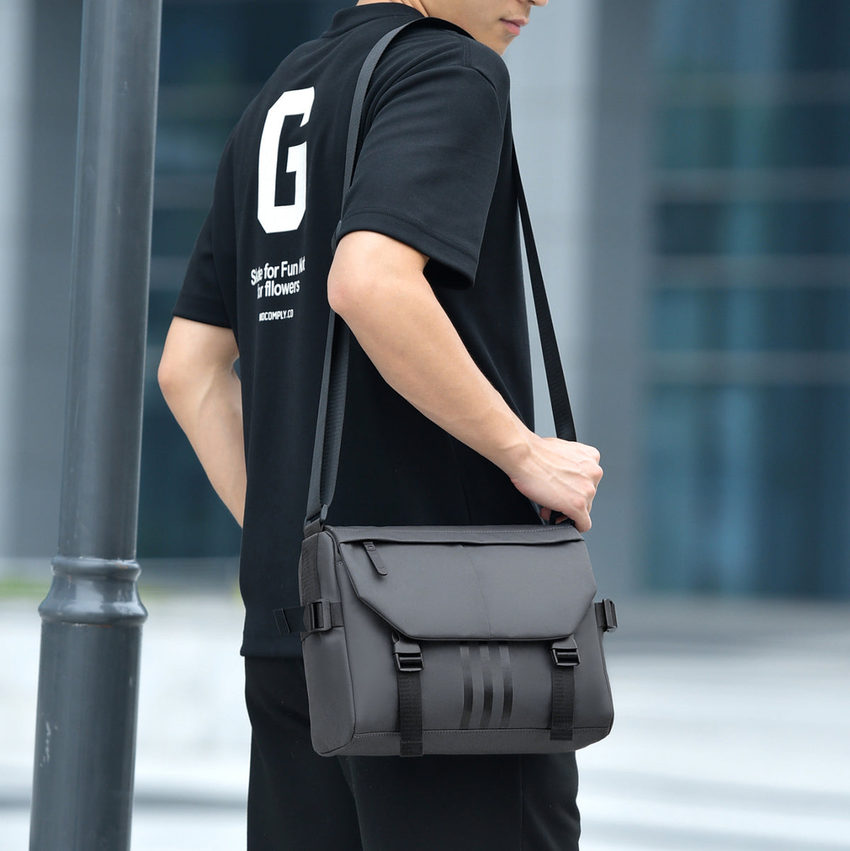 The Obsidian Stealth Messenger | Weatherproof Urban Crossbody