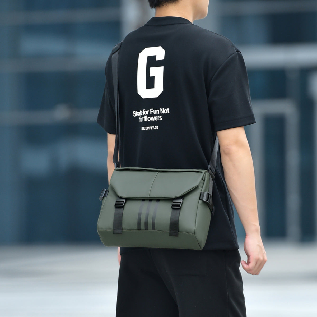 The Obsidian Stealth Messenger | Weatherproof Urban Crossbody