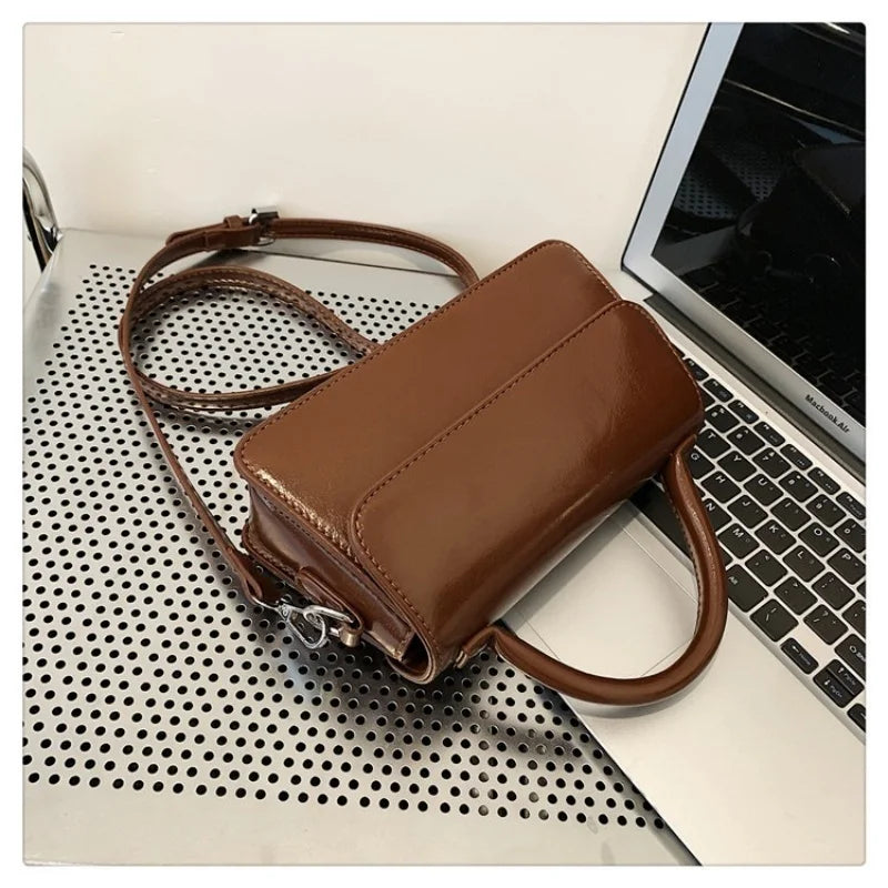 Albeux™ Vintage Structured Flap Mini Bag | Retro Top-Handle Crossbody Bag for Women